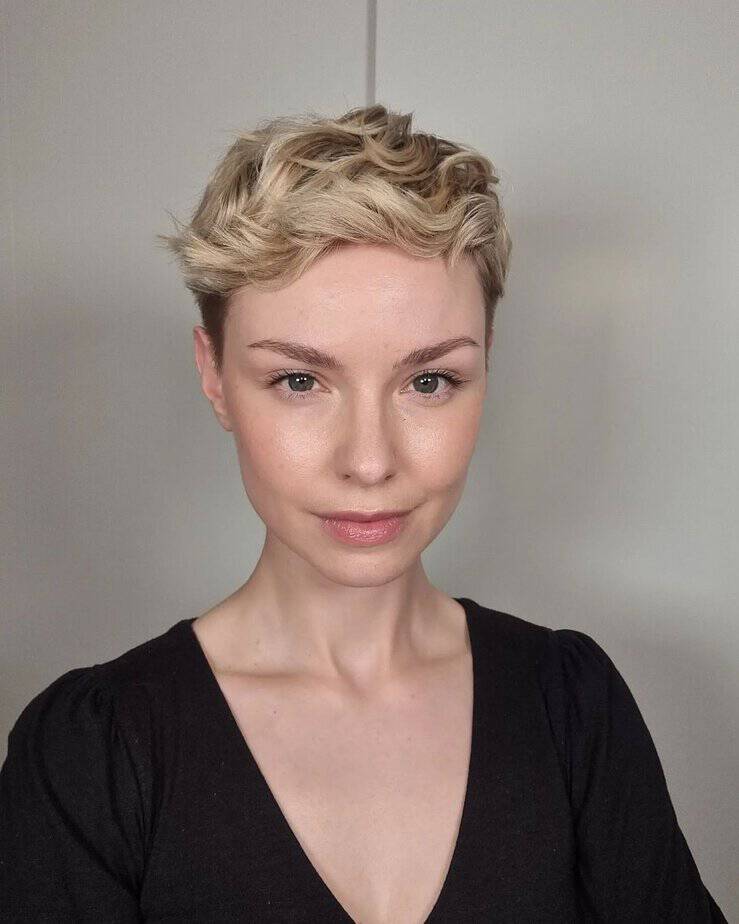 Tousled textured pixie cut