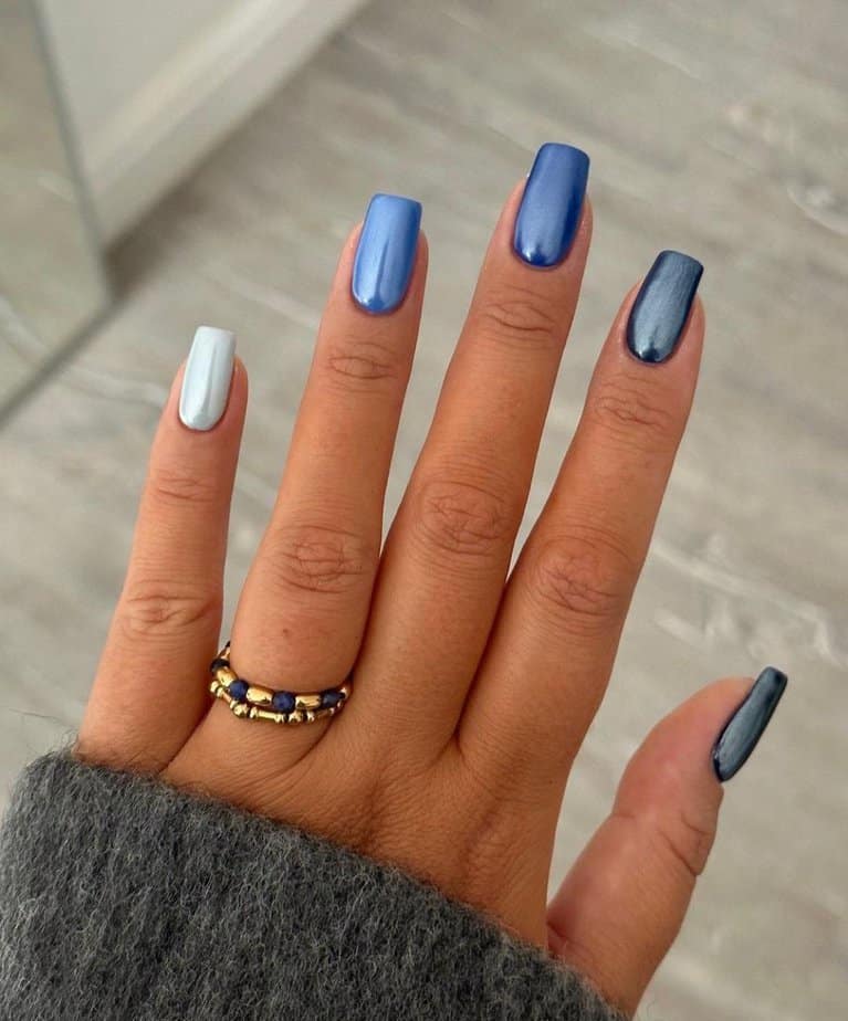 32 Chic December Nails That Will Sleigh the Holiday Look