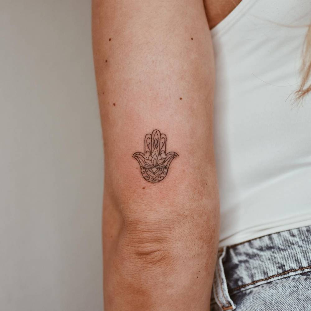 20 Hamsa Hand Tattoo Designs That Have The Magic Touch