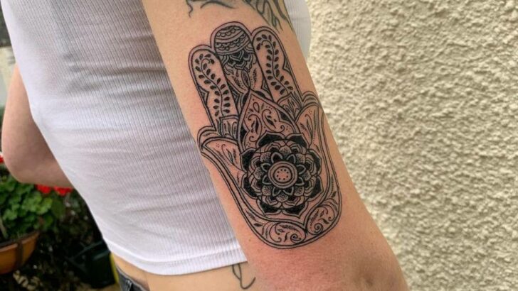 20 Hamsa Hand Tattoo Designs That Have The Magic Touch