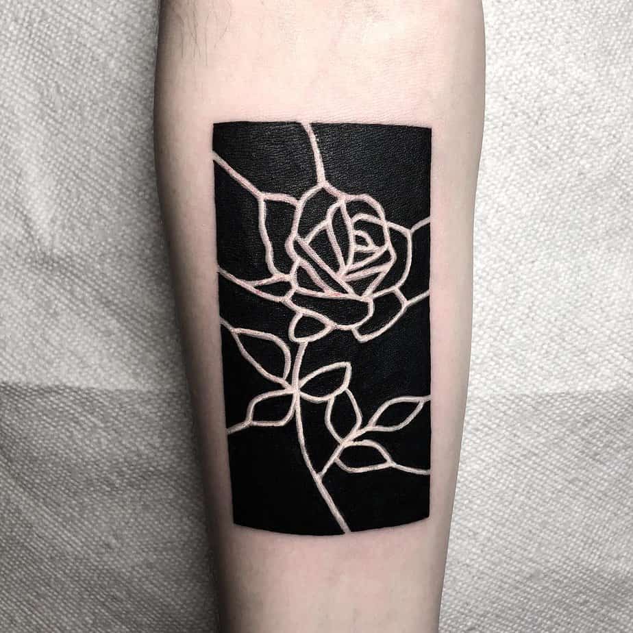 10. Bold rose outline