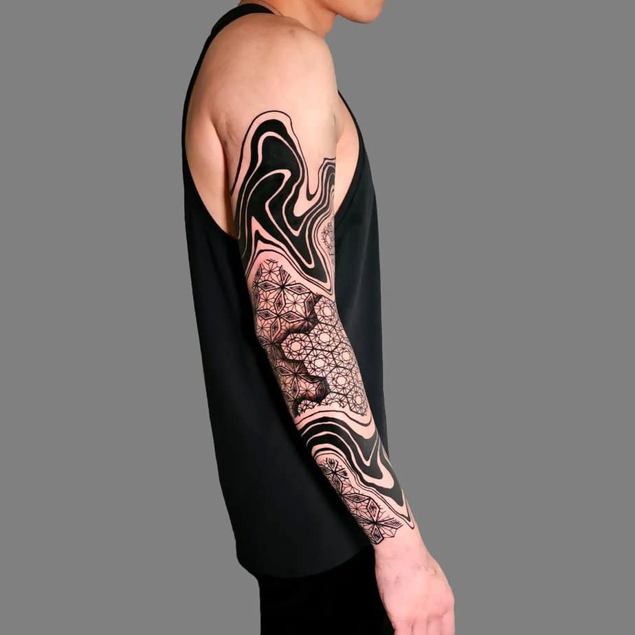 10. Full sleeve with geometric contrast