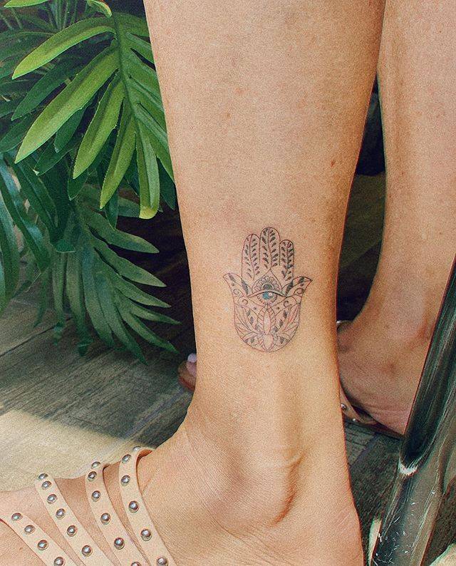 20 Hamsa Hand Tattoo Designs That Have The Magic Touch