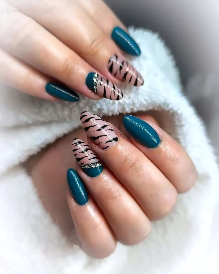 37 Beautiful Zebra Nails That Are Pure Magic