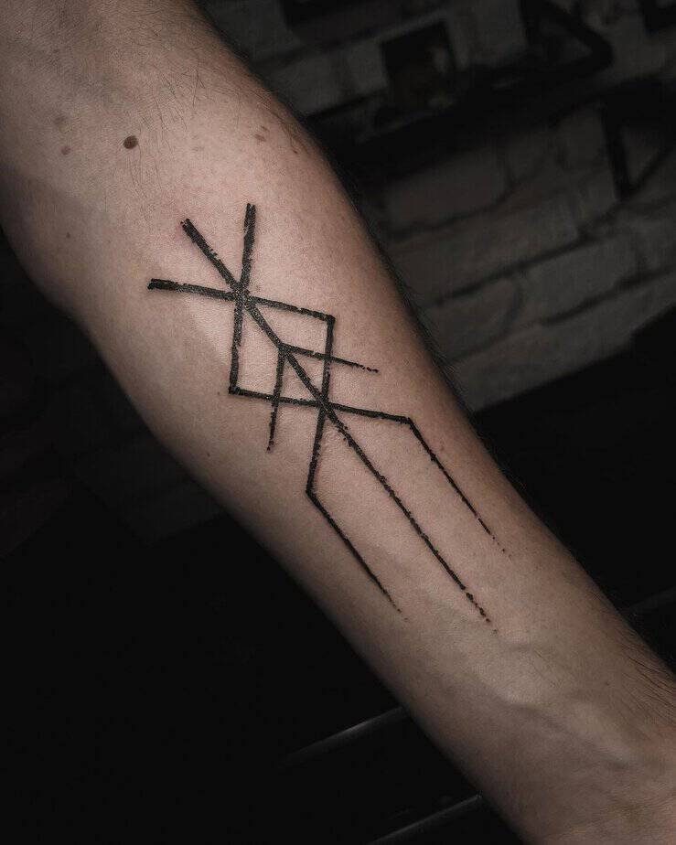 18. Simple rune lines on the arm