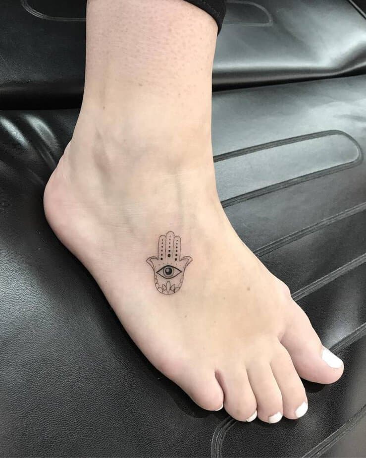 20 Hamsa Hand Tattoo Designs That Have The Magic Touch