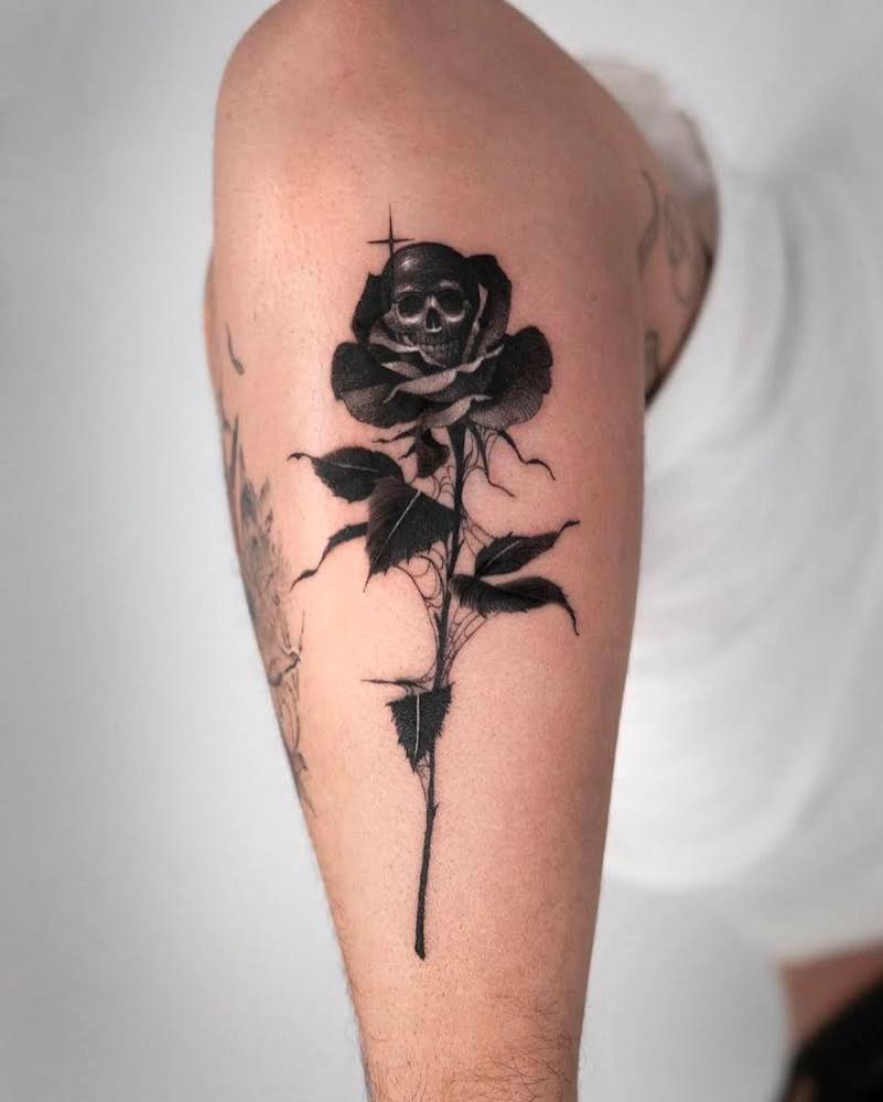 2. Skull rose on the arm