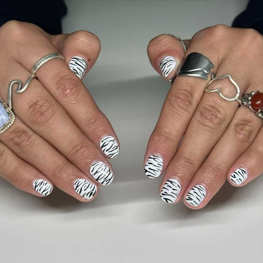 37 Beautiful Zebra Nails That Are Pure Magic