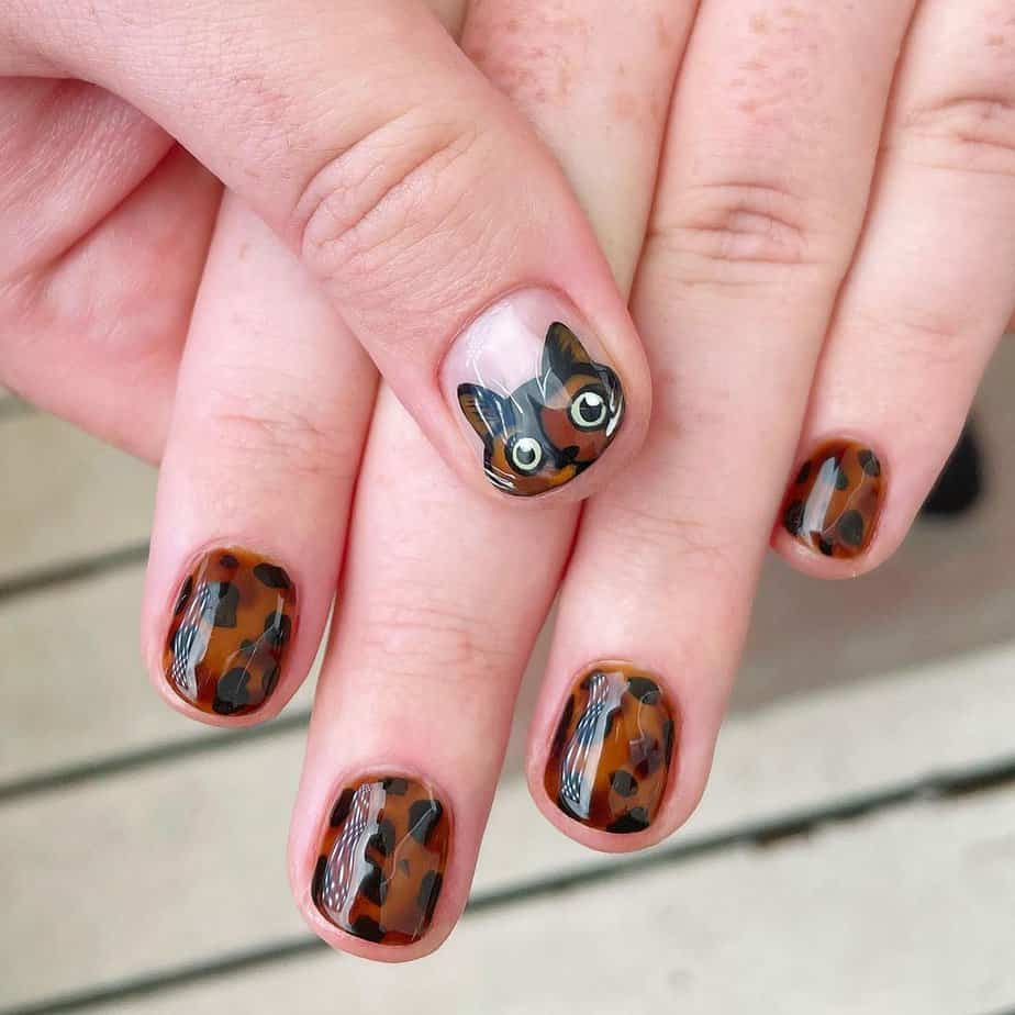 26. Tortoiseshell inspired cat nails