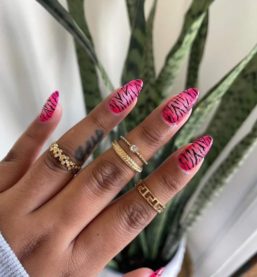 37 Beautiful Zebra Nails That Are Pure Magic