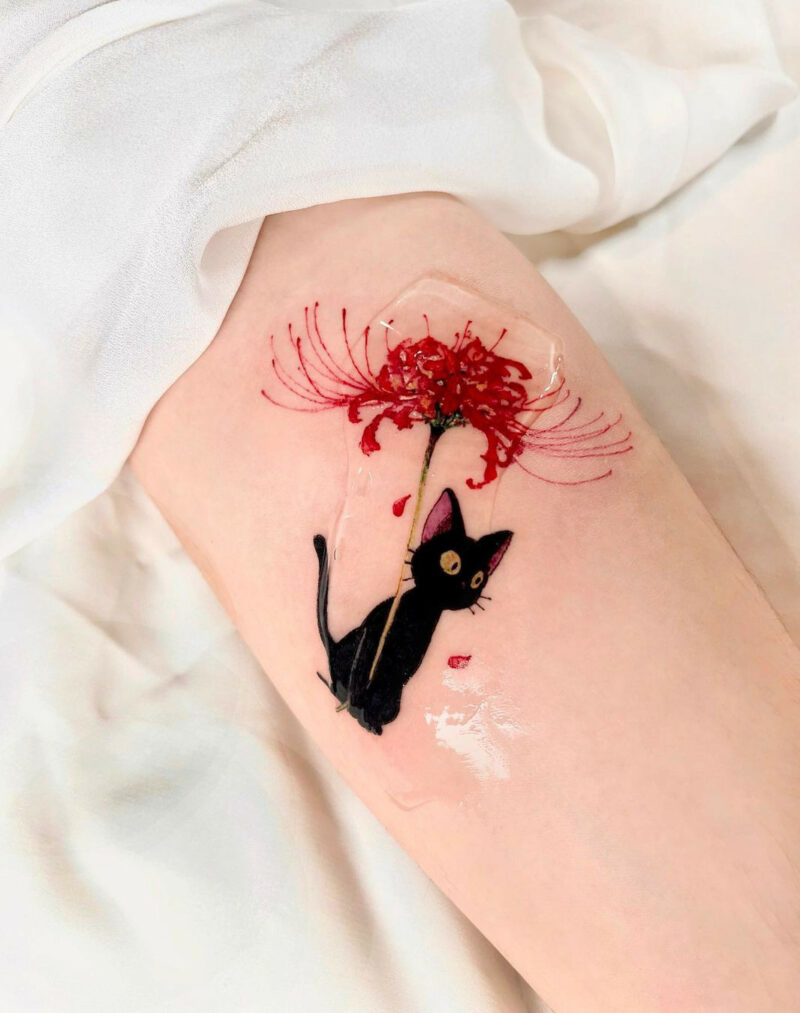 A Black cat with a redspider lily umbrella @seolheetattoo guestwork@hongdamstudio.com 동양화타투석산화타투석산타투한국화타투londont