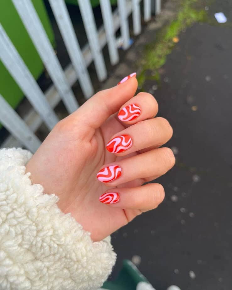 Candy cane swirl nails