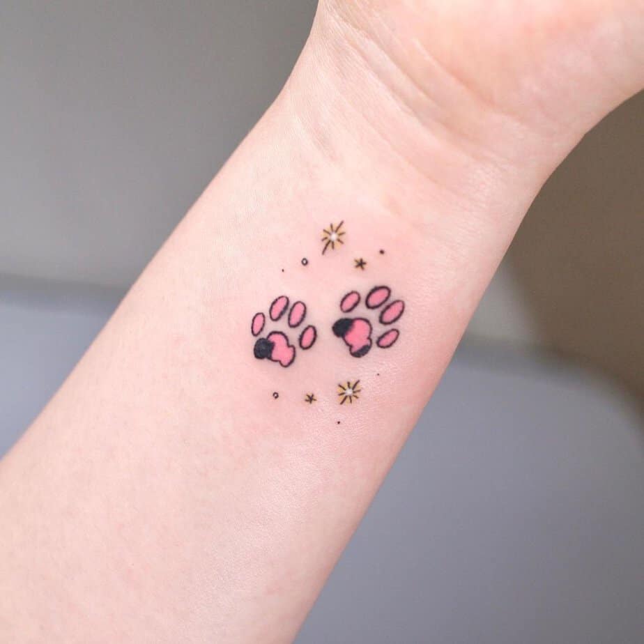 18 Charming Cat Paw Tattoos That Will Make You Say "Meow"