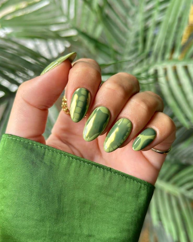 35 Captivating Medium-Length Nails That Will Draw All Eyes