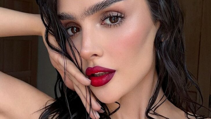 35 Stunning Makeup Ideas to Wear With a Black Dress