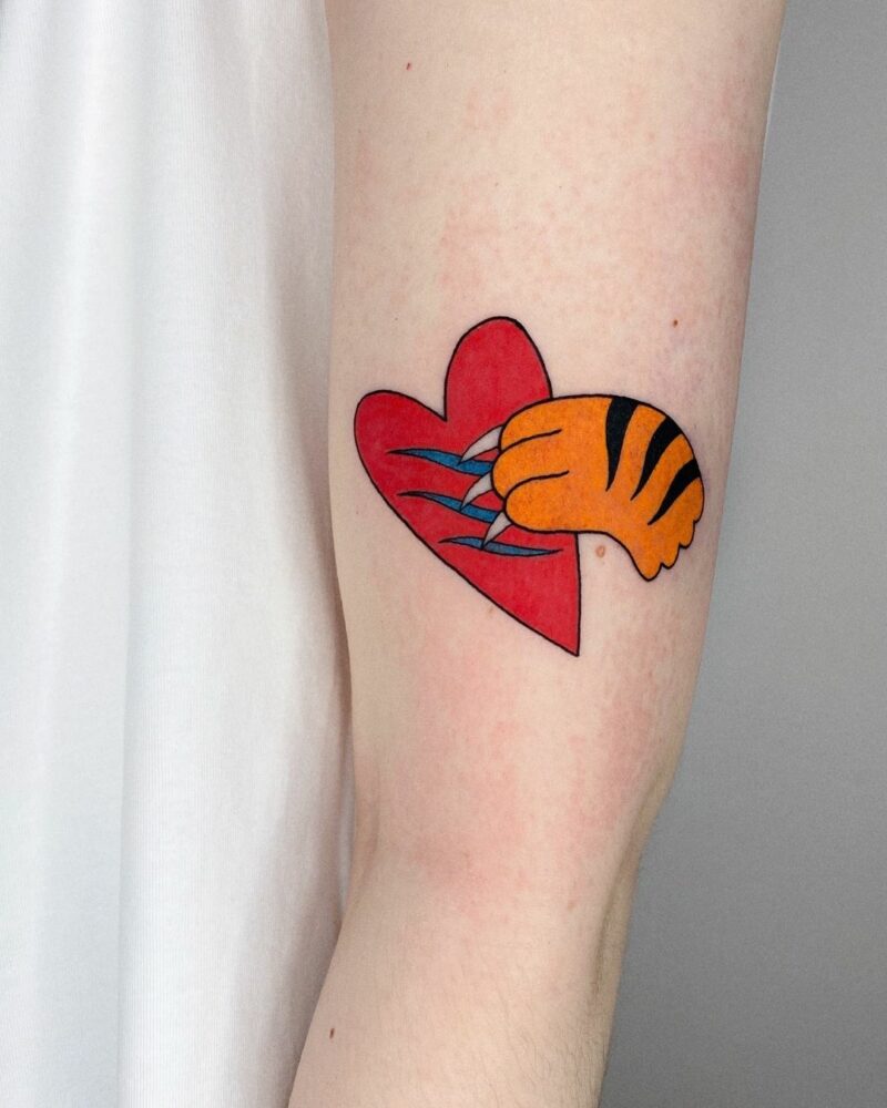 18 Charming Cat Paw Tattoos That Will Make You Say "Meow"