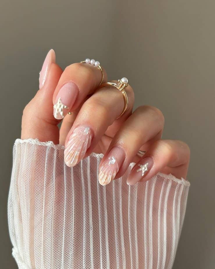 35 Captivating Medium-Length Nails That Will Draw All Eyes