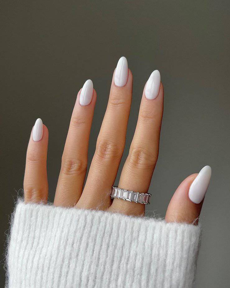 White nail elegance