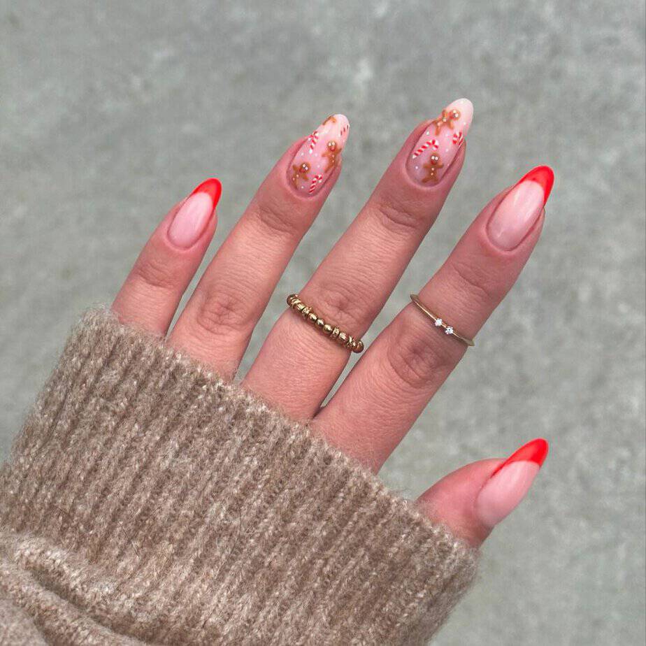 28 Sparkling Holiday Nails That Will Steal the Spotlight