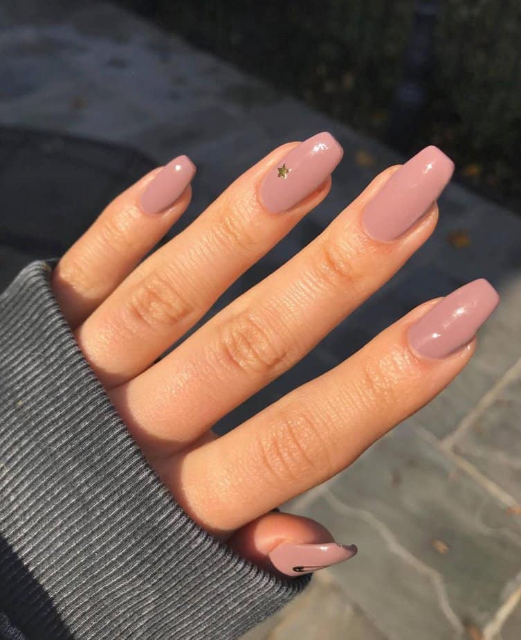 27 Graceful Taupe Nails To Flaunt Throughout the Year