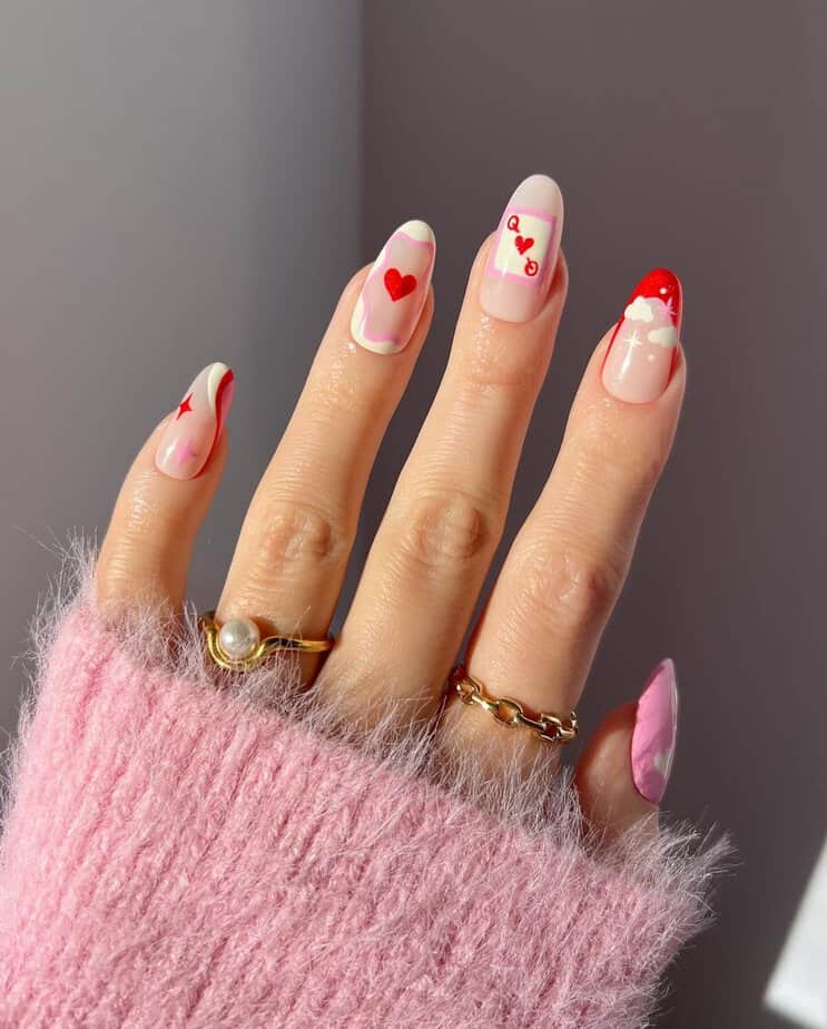 28 Sparkling Holiday Nails That Will Steal the Spotlight