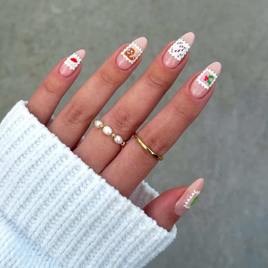 28 Sparkling Holiday Nails That Will Steal the Spotlight