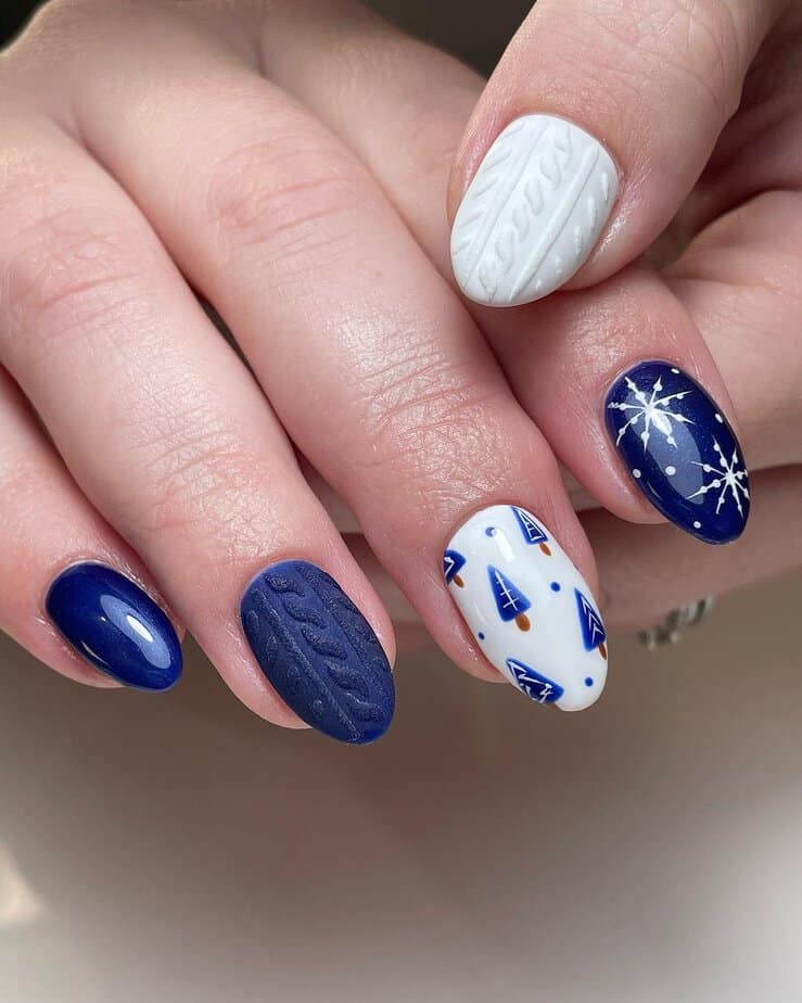 30 Festive Christmas Nails To Get You On The Nice List