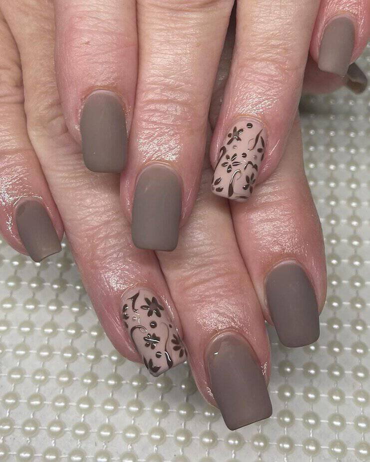 27 Graceful Taupe Nails To Flaunt Throughout the Year