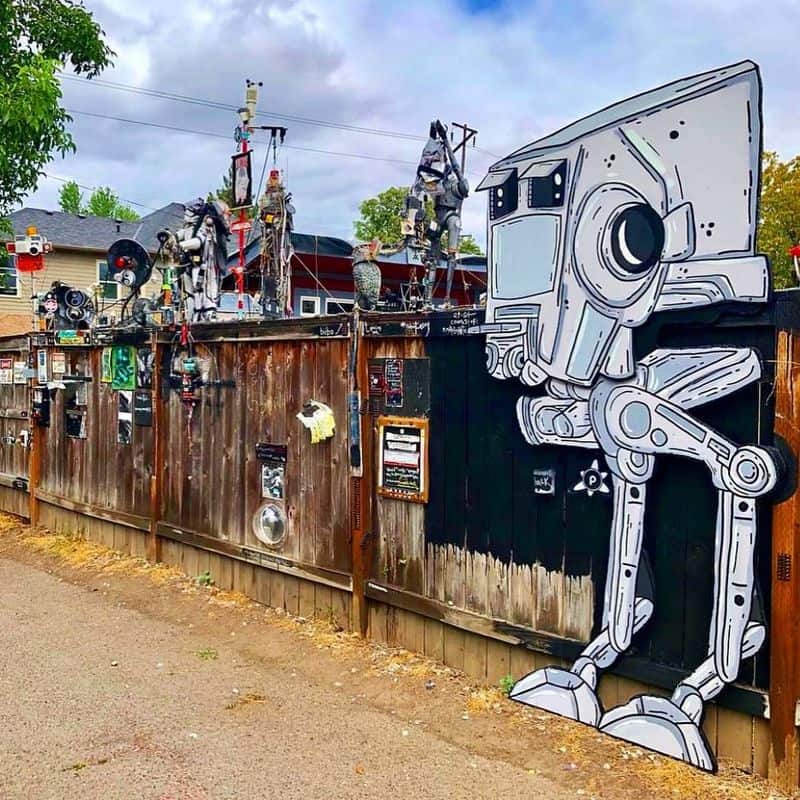 Snap Selfies in Robot Alley