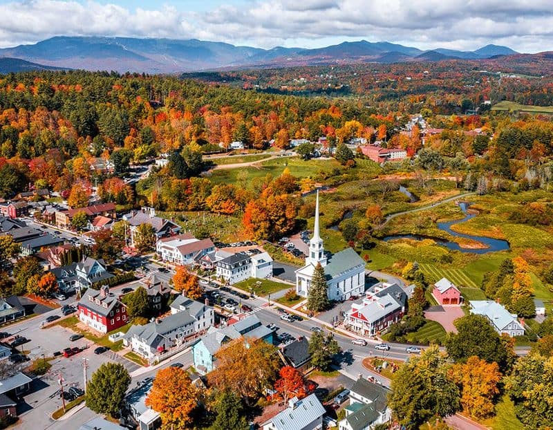 10 Must-See Spots for Stunning Fall Colors in New England Stowe, Vermont