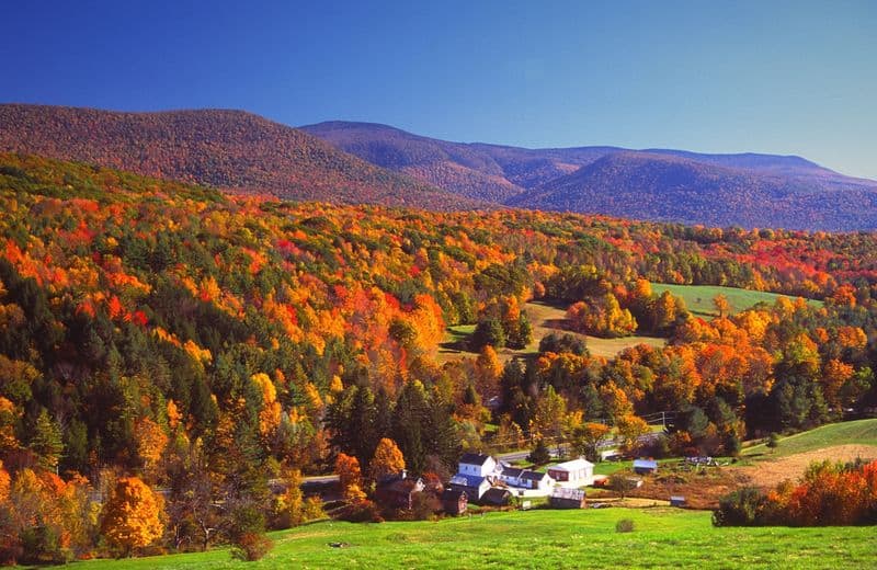10 Must-See Spots for Stunning Fall Colors in New England Berkshire Mountains, Massachusetts