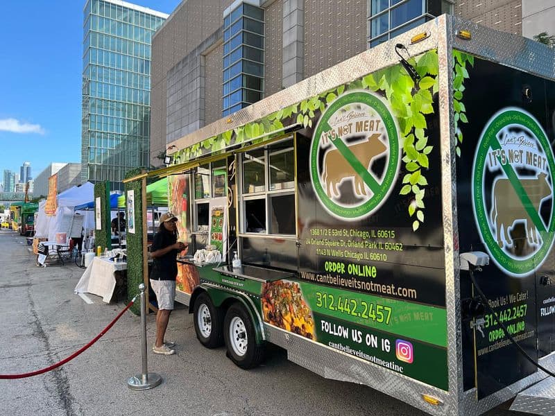 Eat at Chicago's Famous Food Trucks and Cheap Eats