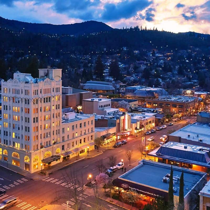 11 Magical Oregon Spots That Locals Love More Than Portland Ashland