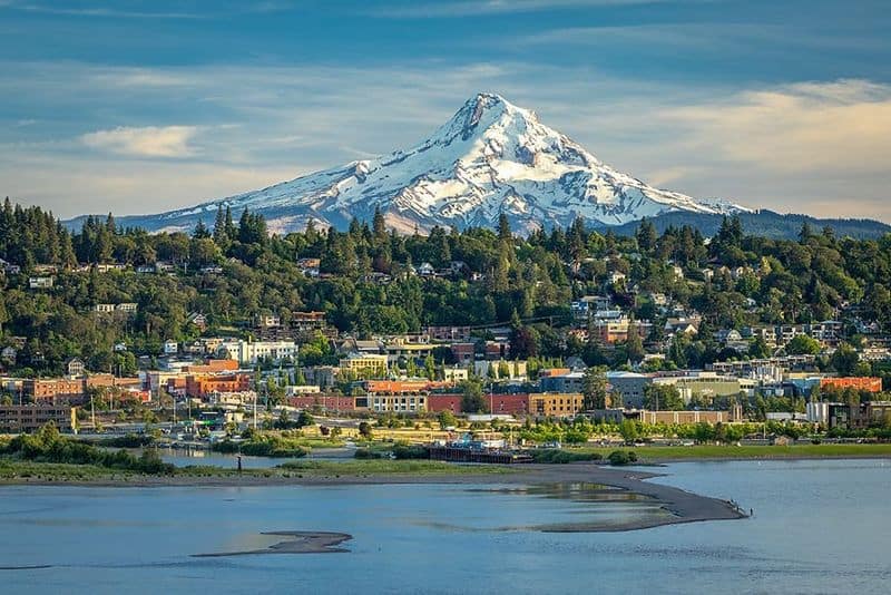 11 Magical Oregon Spots That Locals Love More Than Portland Hood River