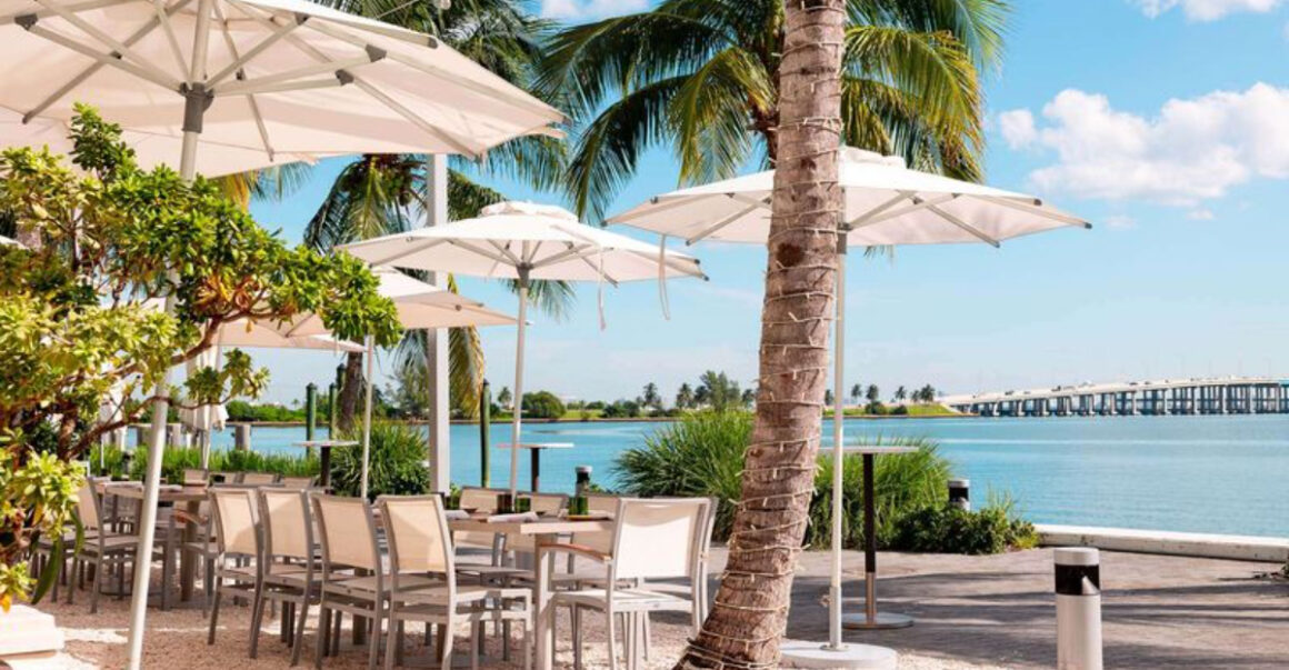 11 stunning florida beach restaurants that serve food with a side of ocean views