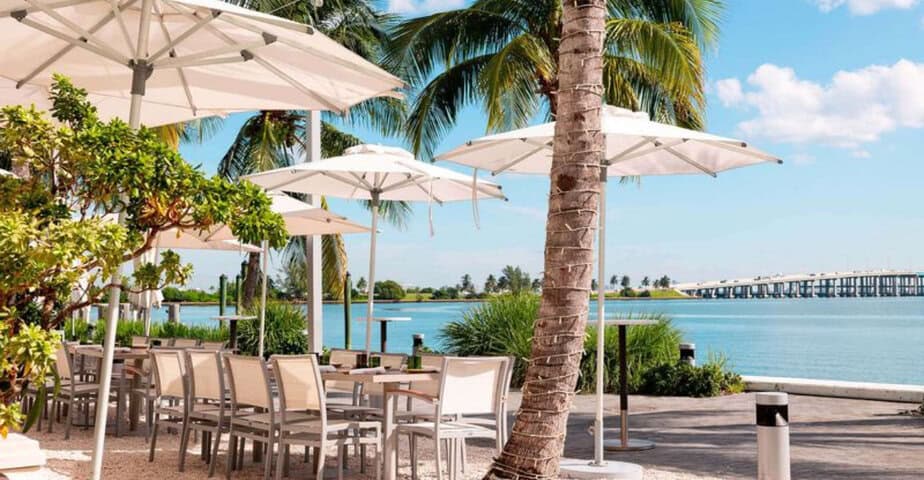 11 stunning florida beach restaurants that serve food with a side of ocean views