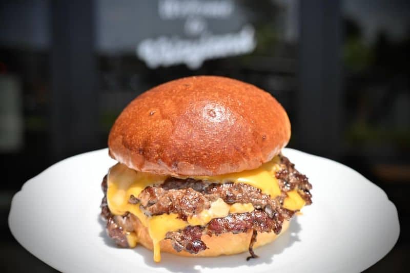 Velzyland Burger Co., Wailuku