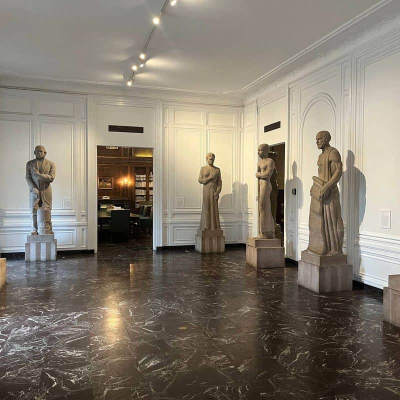 Visit the International Museum of Surgical Science