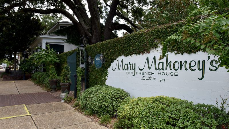 13 Mississippi Soul Food Spots That Just Might Beat Grandma's (Shhh!) Mary Mahoney's Old French House