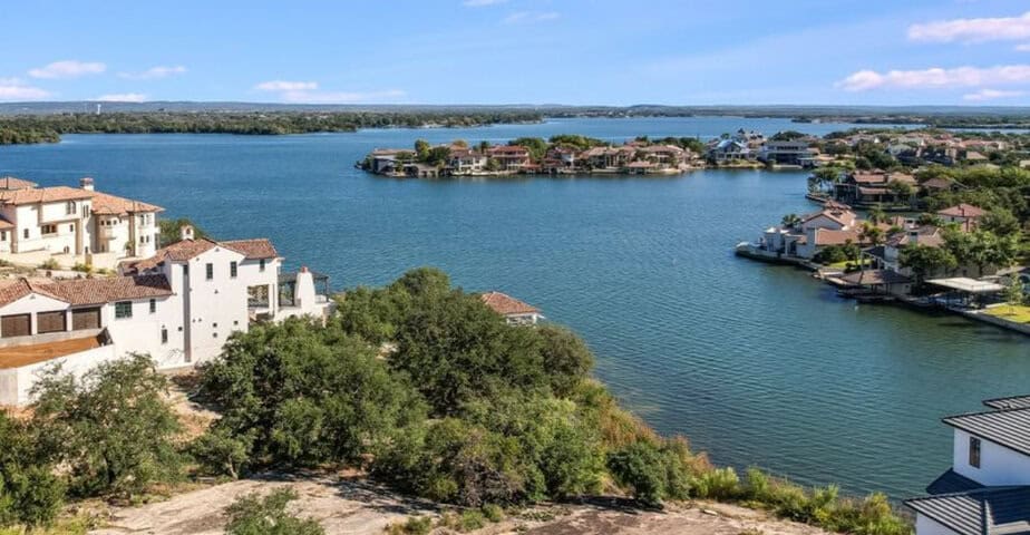 13 Best Texas Lakes for Splashing, Sun Soaking & Ultimate Relaxation