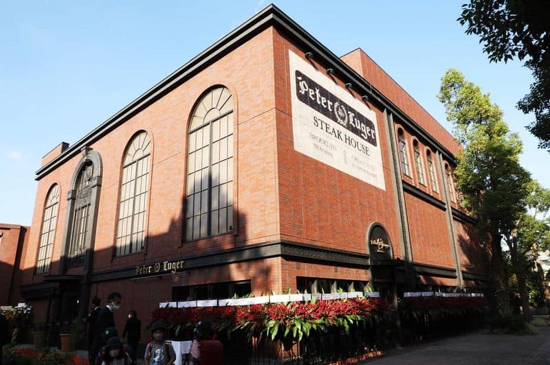 Peter Luger Steak House (1887)