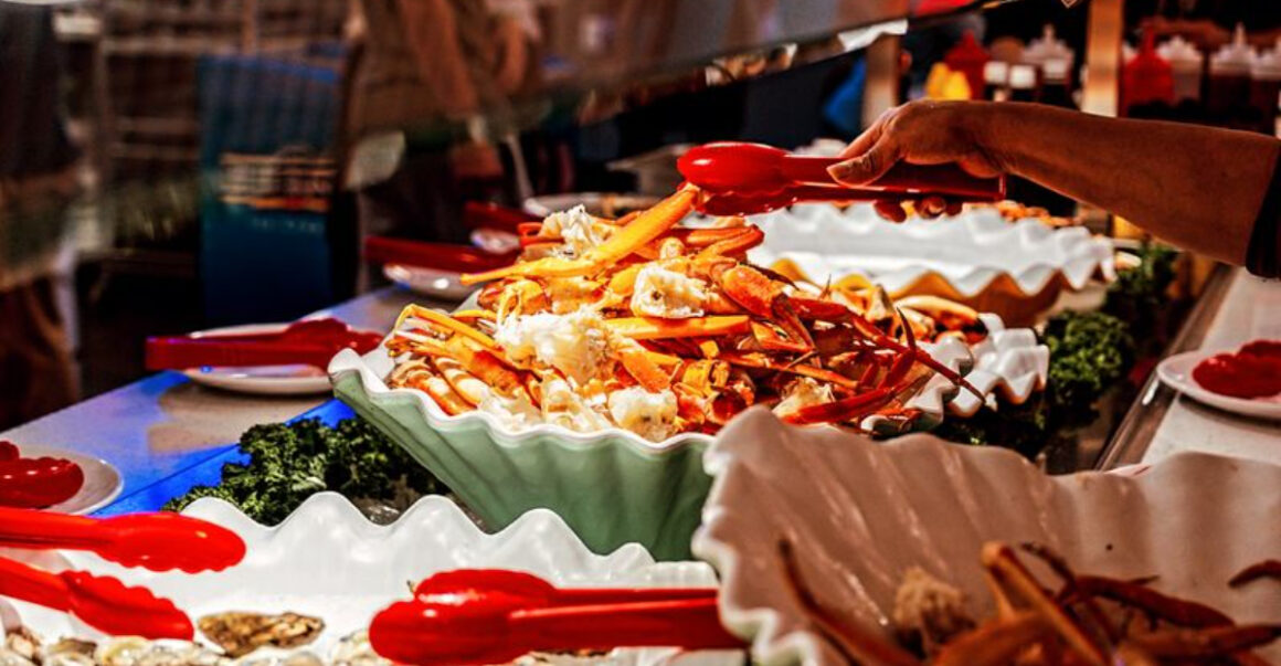 7 Insanely Good Seafood Buffets in Florida That'll Leave You Stuffed and Smiling