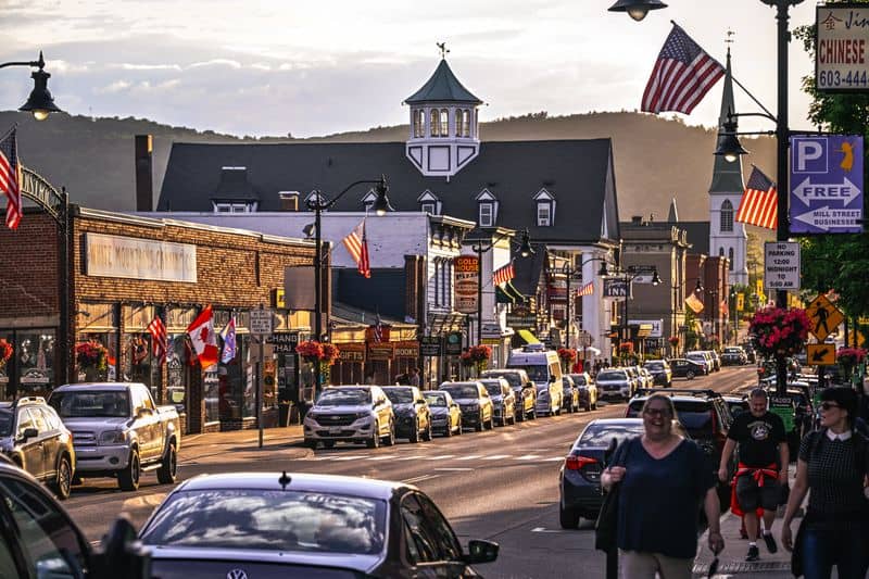 8 New Hampshire Small Towns That Burst With Life Every Summer Littleton