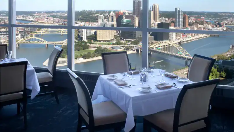 Monterey Bay Fish Grotto: Breathtaking Views and Stellar Seafood