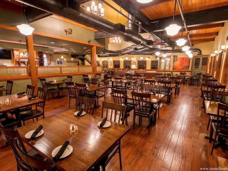 Henry's Salt of the Sea: Old-School Charm with Modern Flavors