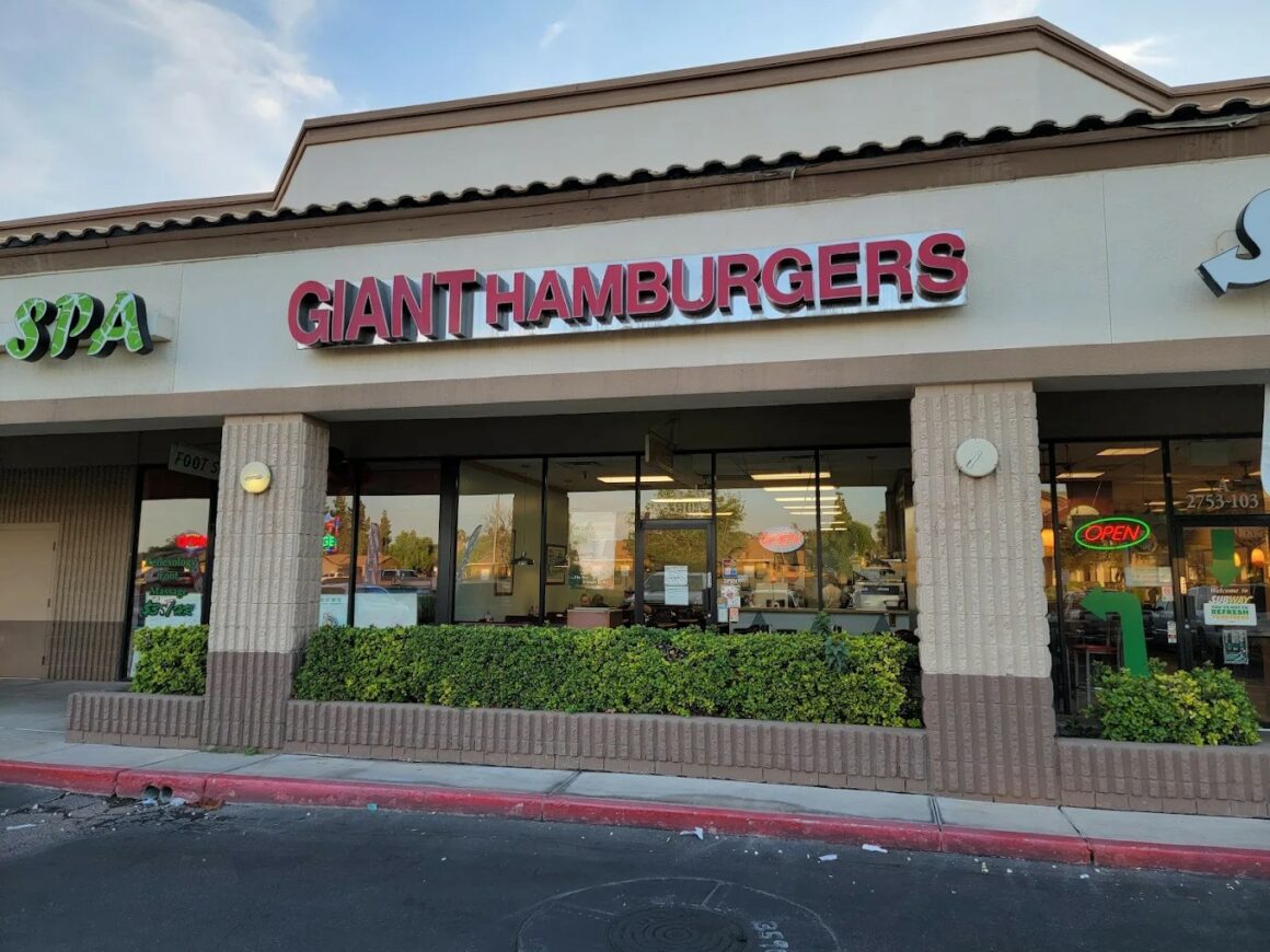 14 Epic Burger Spots in Arizona That'll Ruin Fast Food Forever 2 ezgif 1688414736a918