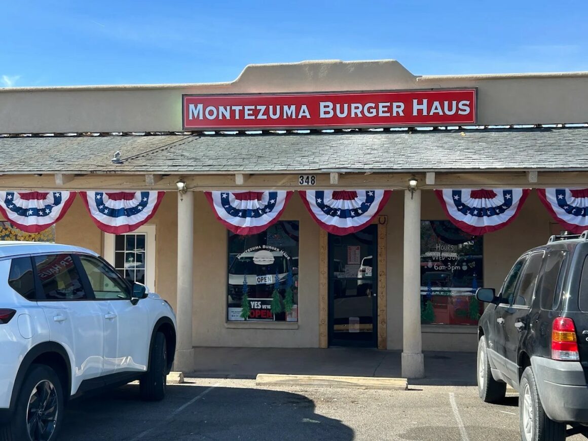 14 Epic Burger Spots in Arizona That'll Ruin Fast Food Forever 3 ezgif 1c25e3eb15f64a