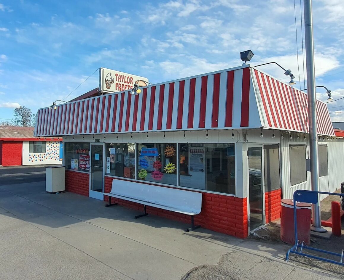 14 Epic Burger Spots in Arizona That'll Ruin Fast Food Forever 5 ezgif 1c6de01c4b0230