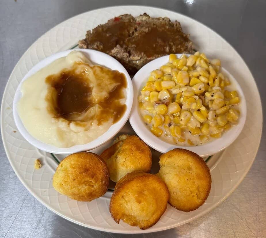 ezgif 6366074587351a