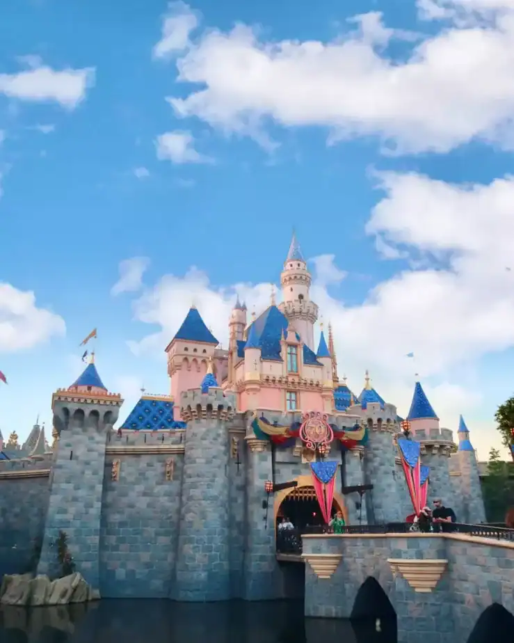 10 Southern California Attractions You'll Love—and 5 Not Worth Your Time Disneyland Park (Anaheim)